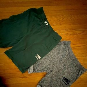ROOTS hunter green and pepper grey KIDS size 10 cotton shorts.